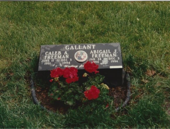 Gravestone-of-Caleb-and-Abigail-in-Michigan_02cce7c02baef811590ff52b52f8c395 Überlebender eines Schicksalsschlags erzählt – Unleugbar (Teil 6): Abschied