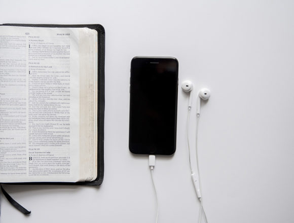 bibel Bedeutung der persönlichen Öffentlichkeitsarbeit: Wie geht Literaturmission im digitalen Zeitalter?
