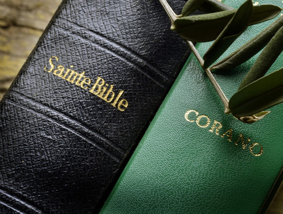 bible_corano_3a373c698926cce0a3b407536c3d116e Der Koran bestätigt die Bibel – Ein Muslim macht Schritte zu Jesus (Teil 1): Auf der Suche