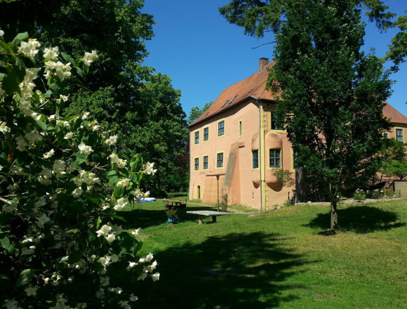 wasserburg1_4af3ac50f2b9a09d5984aee47b71bec3 Die Wasserburg Turow stellt sich vor: Vom Kloster zur Landarche