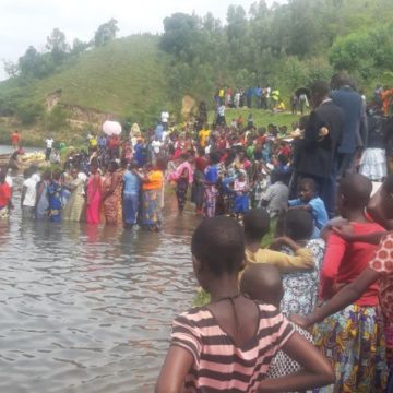 L’ESPERANCE Ruanda erlebt Taufe von 193 Seelen: Wenn die Botschaft zu Herzen geht