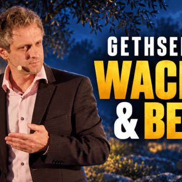 Gethsemane – Wachet und betet Fritz Dengel mit Headset vor einem nächtlichen Olivenhain neben dem Schriftzug „Gethsemane – Wachet & betet“.