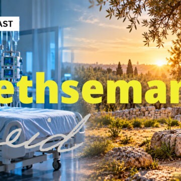 Gott begleitet uns im Leid – Gethsemane und Hoffnung Intensivstation mit Krankenbett links und Olivenhain im Sonnenlicht rechts, darüber die Schriftzüge „Gethsemane“ und „Leid“.